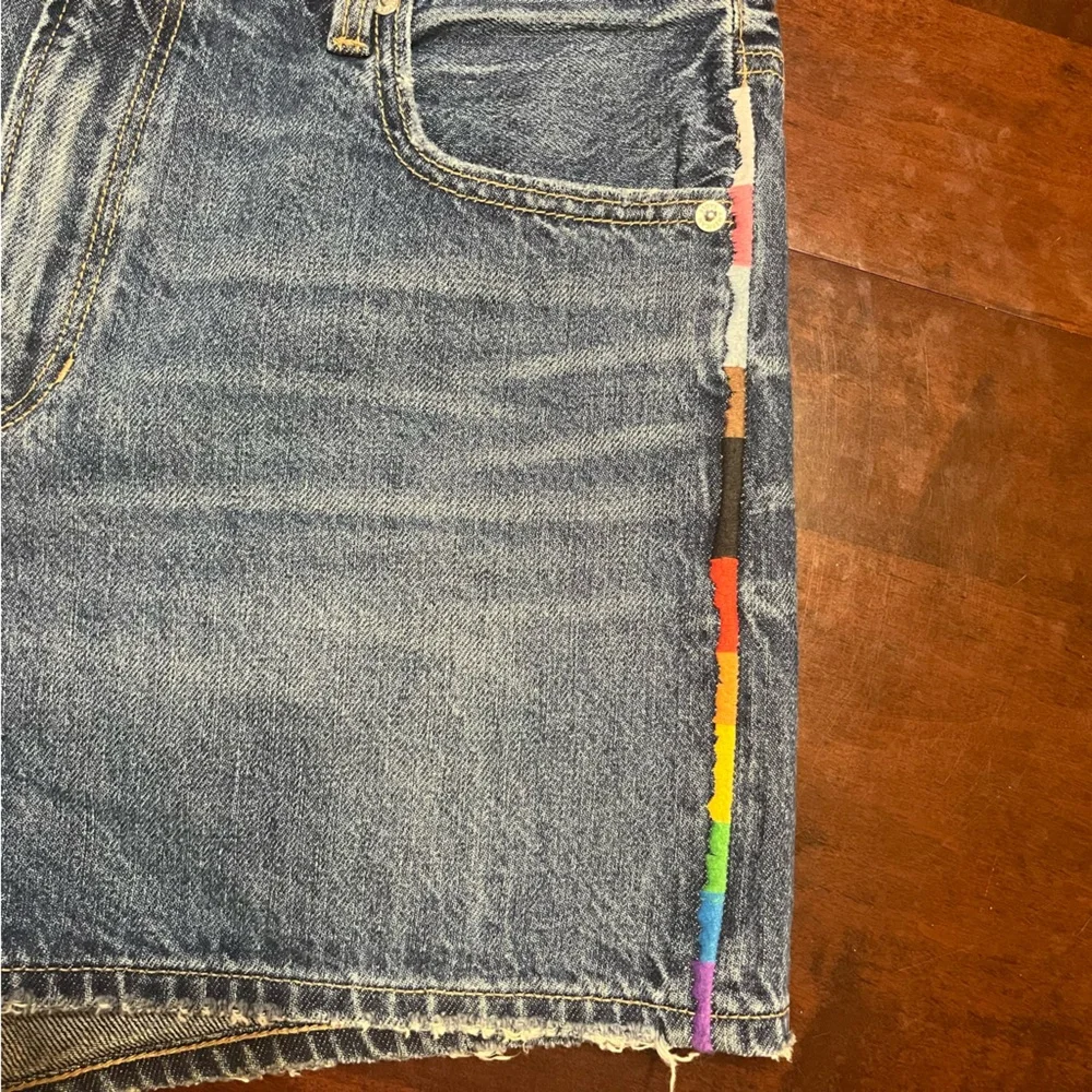 American Eagle Highest Rise 90s Boyfriend Pride Shorts- 10 - Picture 4 of 8